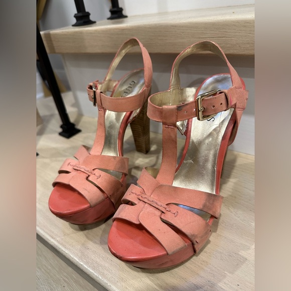 GUESS Heels (Size: 7) - Picture 2 of 6